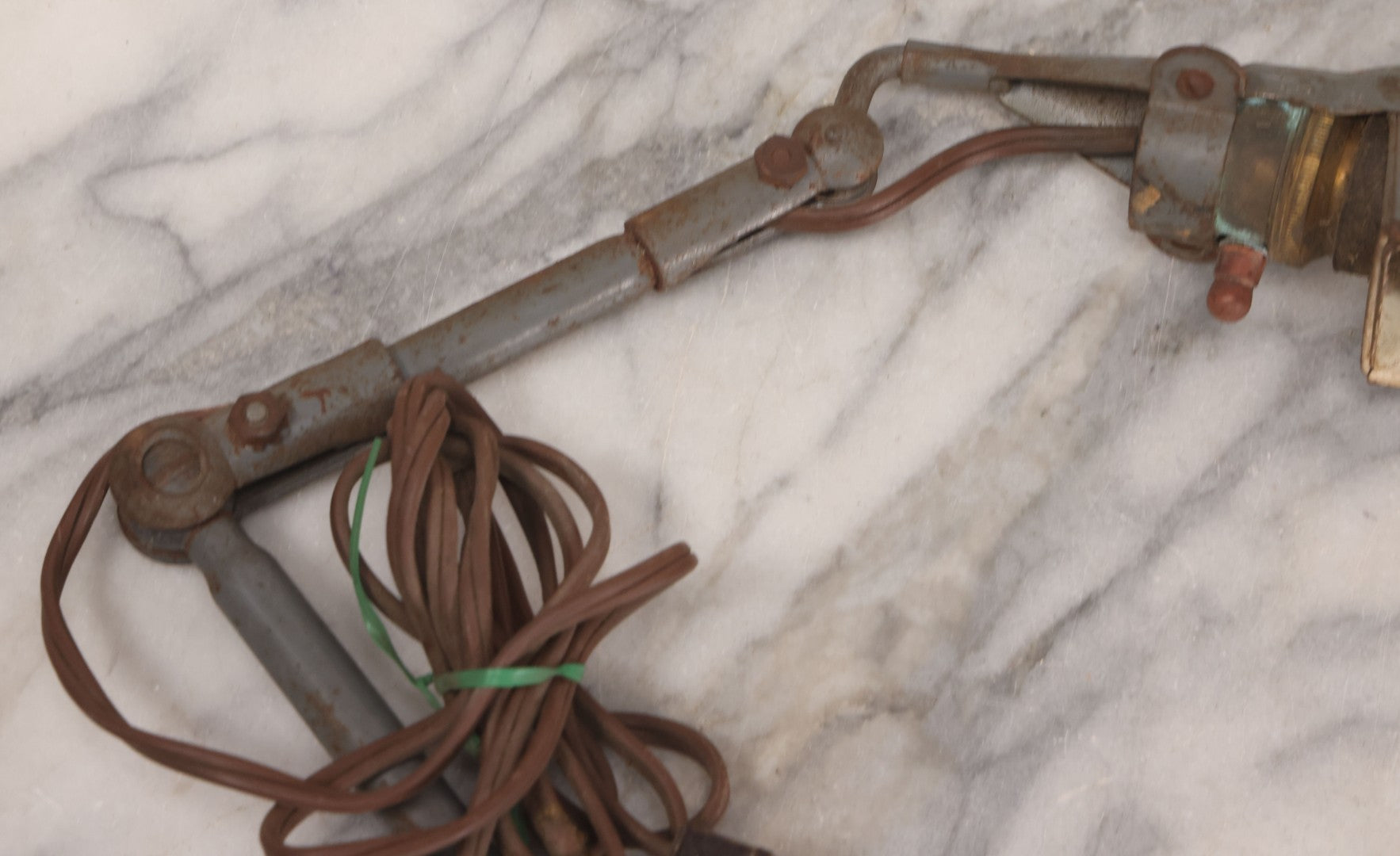 Lot 200 - Vintage Adjustable Bench Mount Industrial Work Lamp With Articulating Arm And Bolt On Base, Working Condition