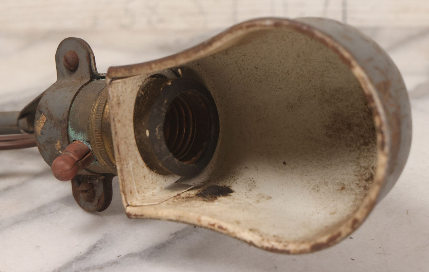 Lot 200 - Vintage Adjustable Bench Mount Industrial Work Lamp With Articulating Arm And Bolt On Base, Working Condition