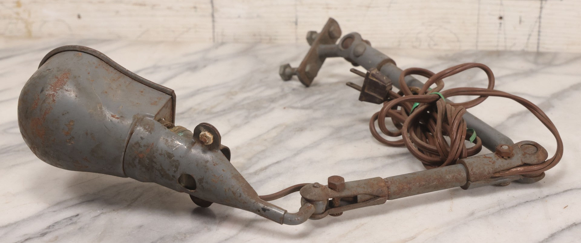 Lot 200 - Vintage Adjustable Bench Mount Industrial Work Lamp With Articulating Arm And Bolt On Base, Working Condition