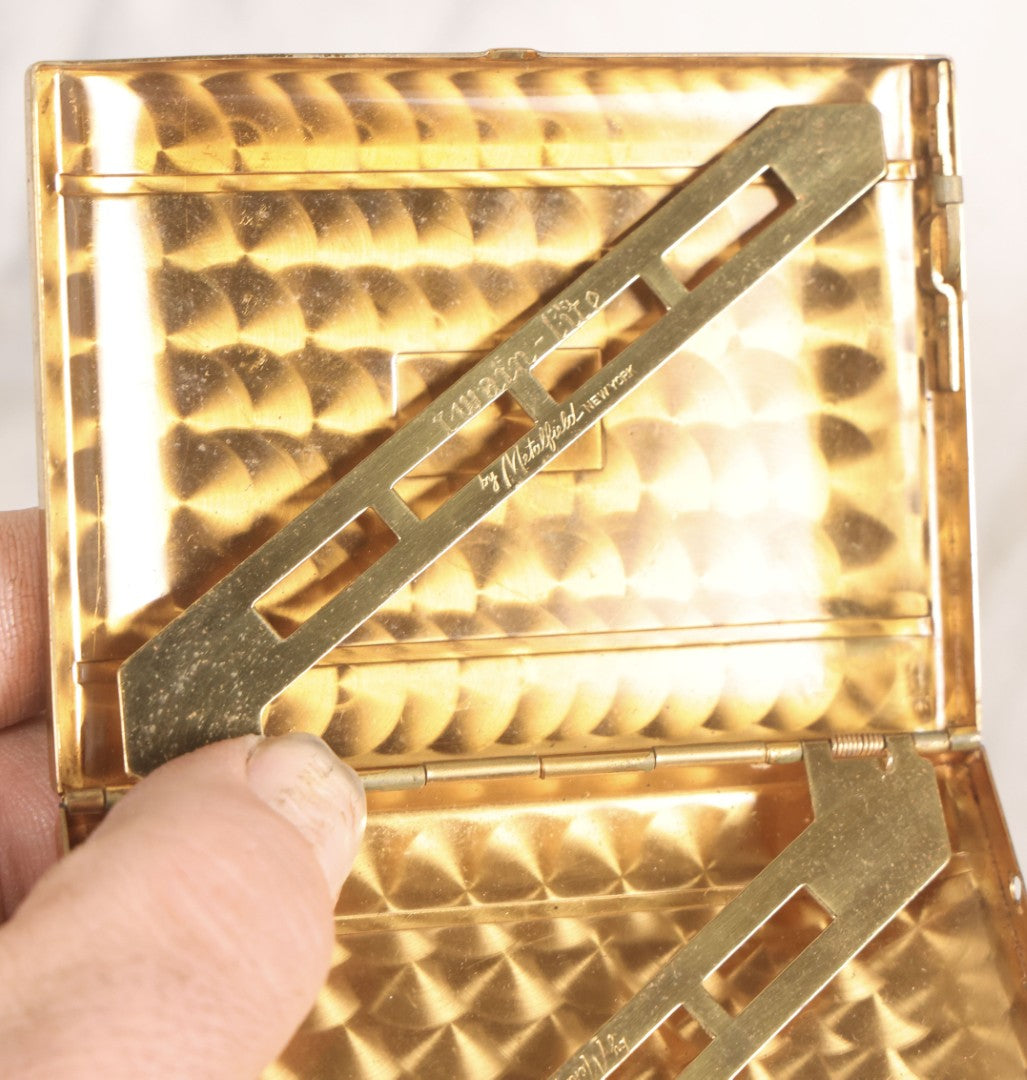 Lot 285 - Vintage Twain-Lite Cigarette Holder With Leather Case By Metalfield, New York, With Brushed Brass Interior And Spring-Loaded Arms