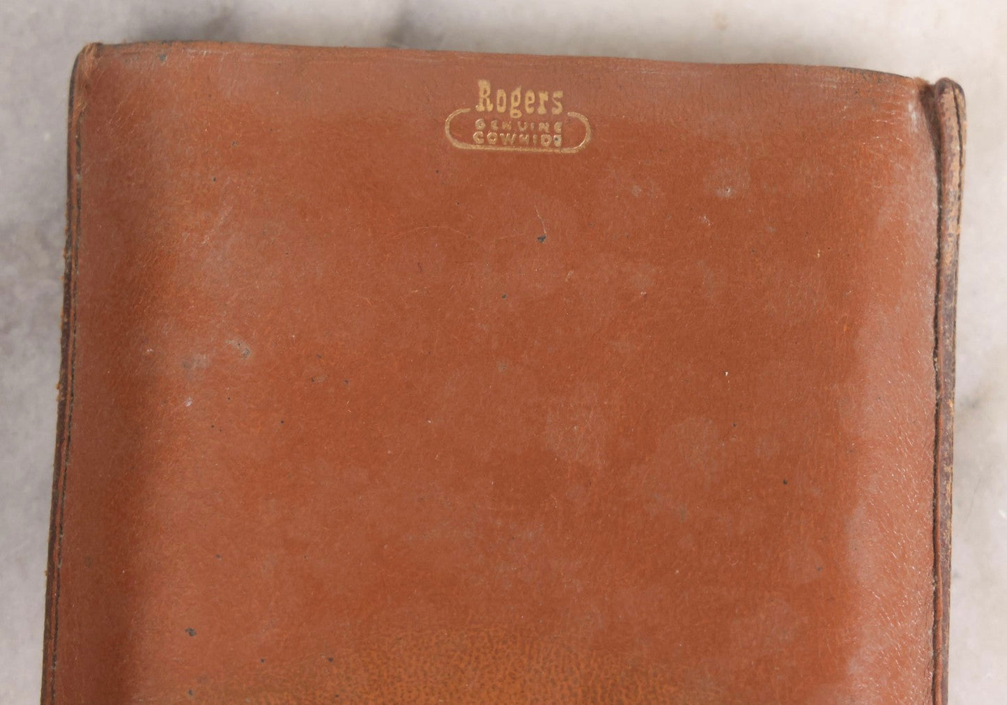 Lot 285 - Vintage Twain-Lite Cigarette Holder With Leather Case By Metalfield, New York, With Brushed Brass Interior And Spring-Loaded Arms