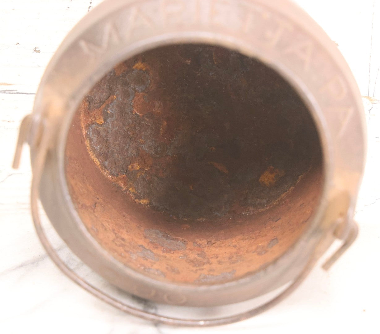 Lot 287 - Antique Marietta, Pennsylvania Cast Iron "00" Smelting Glue Pot With Liner