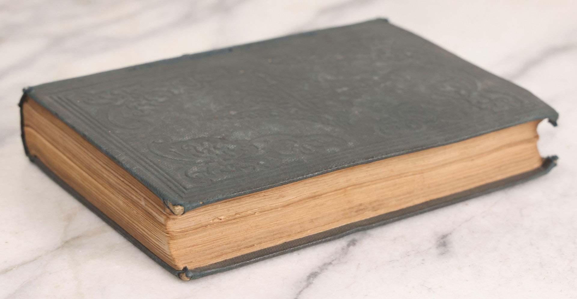 Lot 310 - "Adventures Of Hunters And Travellers, And Narratives Of Border Warfare" Antique Illustrated Book By An Old Hunter, Published By H. C. Peck & Theo. Bliss, Philadelphia, 1852