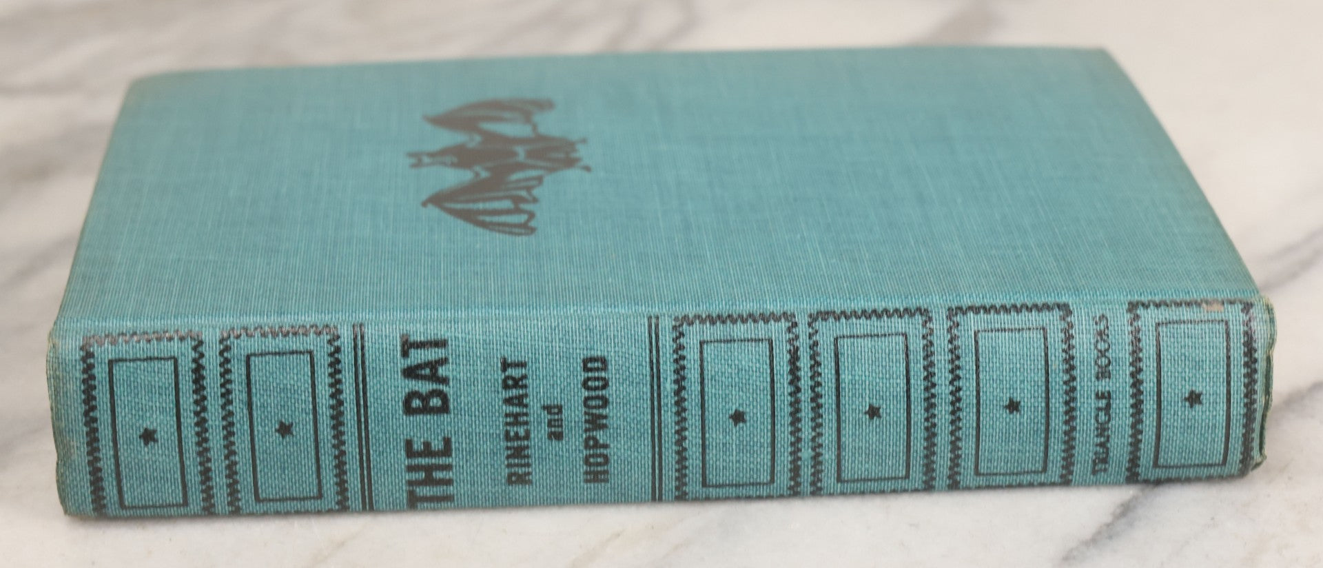Lot 312 - "The Bat" Vintage Mystery Novel From The Play By Mary Roberts Rinehart And Avery Hopwood, Published By Triangle Books, New York, 1942, With Original Dust Jacket