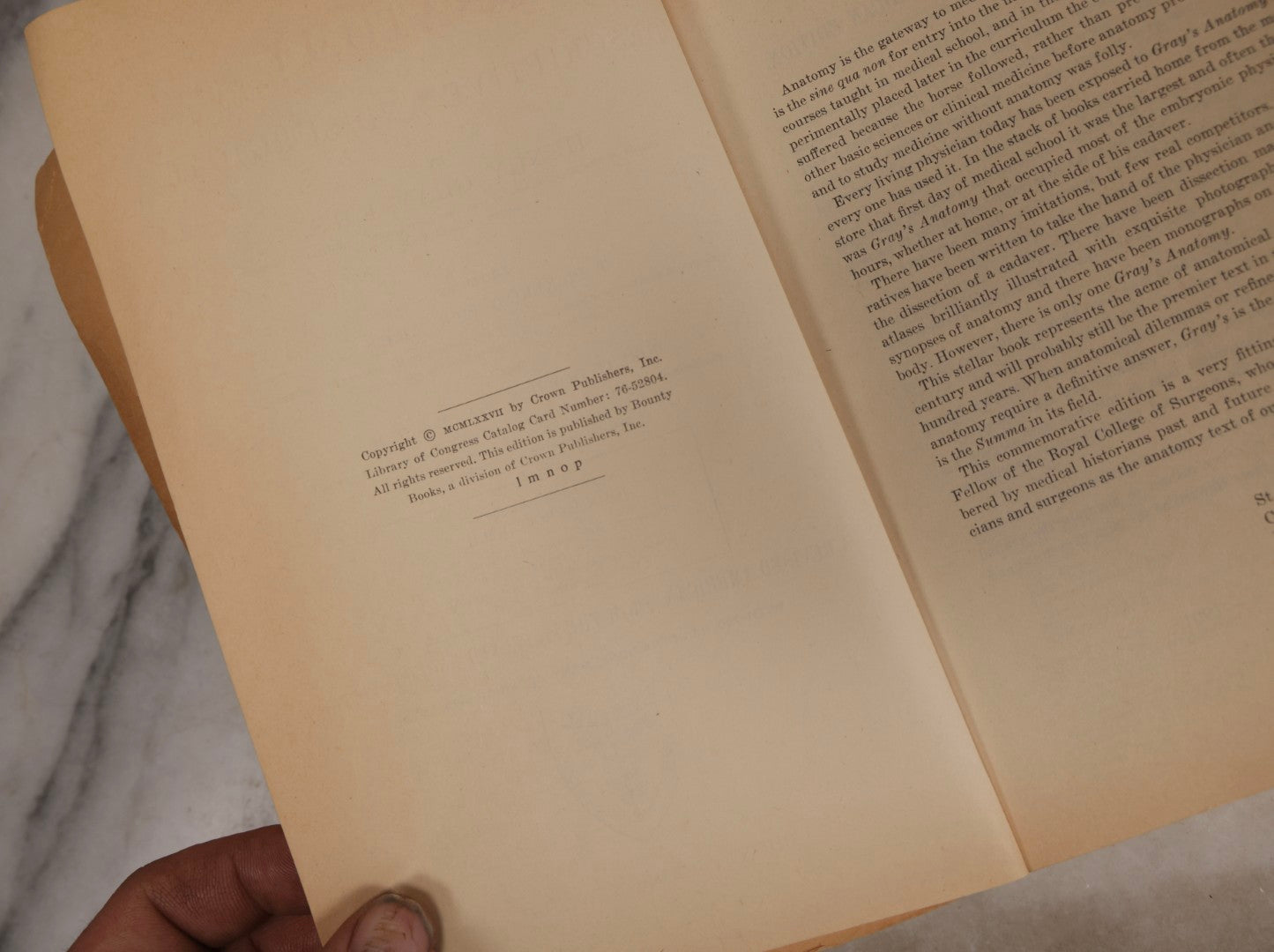 Lot 317 - Pair Of Vintage Medical Textbooks Including "Review Of Medical Physiology" 1981 And "Gray's Anatomy" Classic Collector's Edition With New Illustrations, 1977