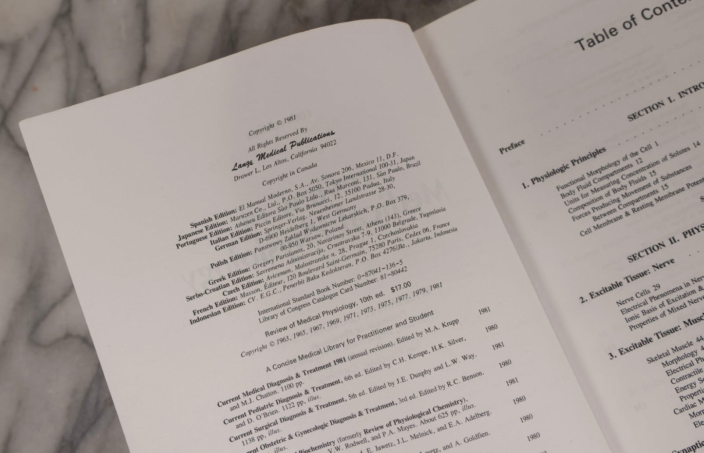 Lot 317 - Pair Of Vintage Medical Textbooks Including "Review Of Medical Physiology" 1981 And "Gray's Anatomy" Classic Collector's Edition With New Illustrations, 1977