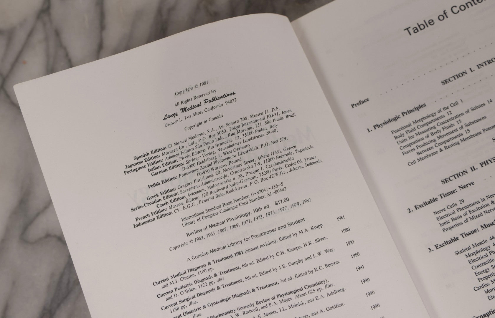 Lot 317 - Pair Of Vintage Medical Textbooks Including "Review Of Medical Physiology" 1981 And "Gray's Anatomy" Classic Collector's Edition With New Illustrations, 1977