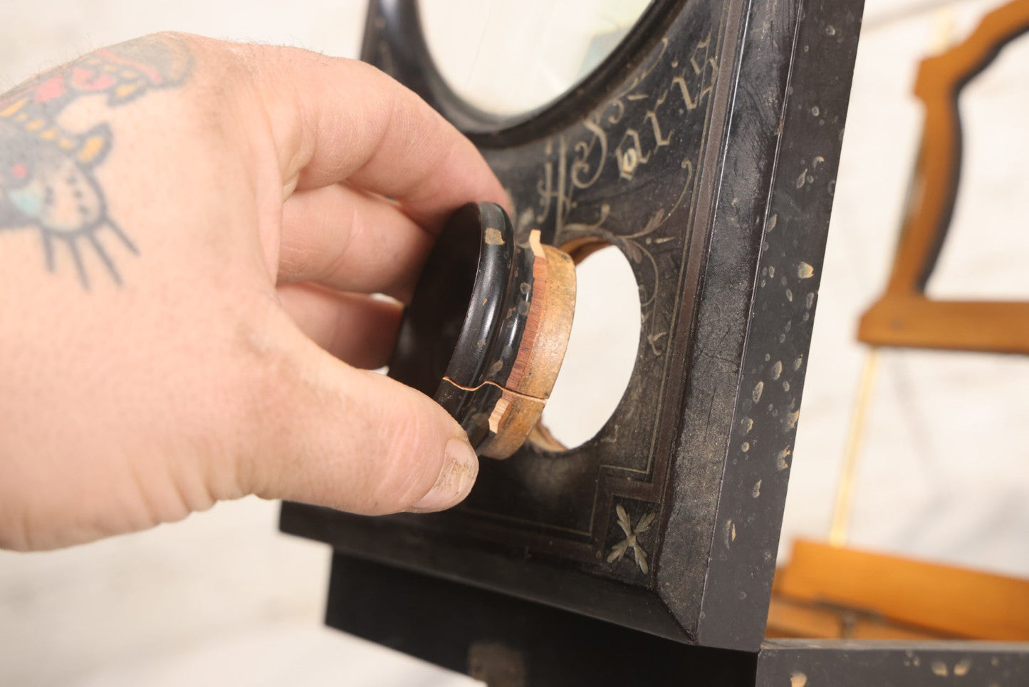 Lot 005 - Antique Black Lacquered Wooden Graphoscope Folding Table Top Stereo Card And Photograph Viewer "Souvenir De Paris", Note Center Lens Has Chip, 6-7/8" x 10-3/4"