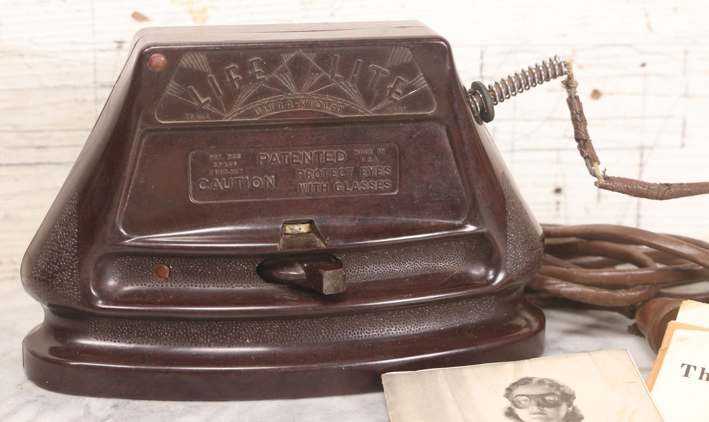 Lot 065 - Vintage Life Lite Model A Ultra-Violet Home Lamp “Quack Medicine” Kit In Carrying Case, Bakelite Construction, Ultra-Violet Home Products Inc., Los Angeles, California, With Ephemera And Manuals, Circa 1930s