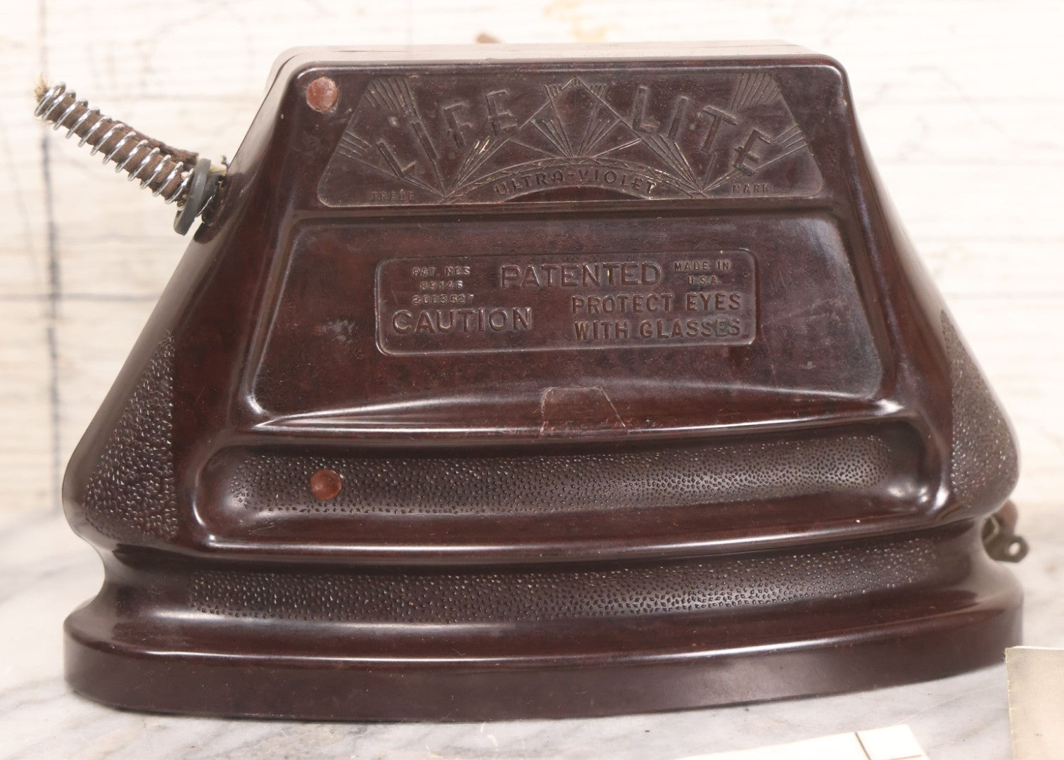 Lot 065 - Vintage Life Lite Model A Ultra-Violet Home Lamp “Quack Medicine” Kit In Carrying Case, Bakelite Construction, Ultra-Violet Home Products Inc., Los Angeles, California, With Ephemera And Manuals, Circa 1930s