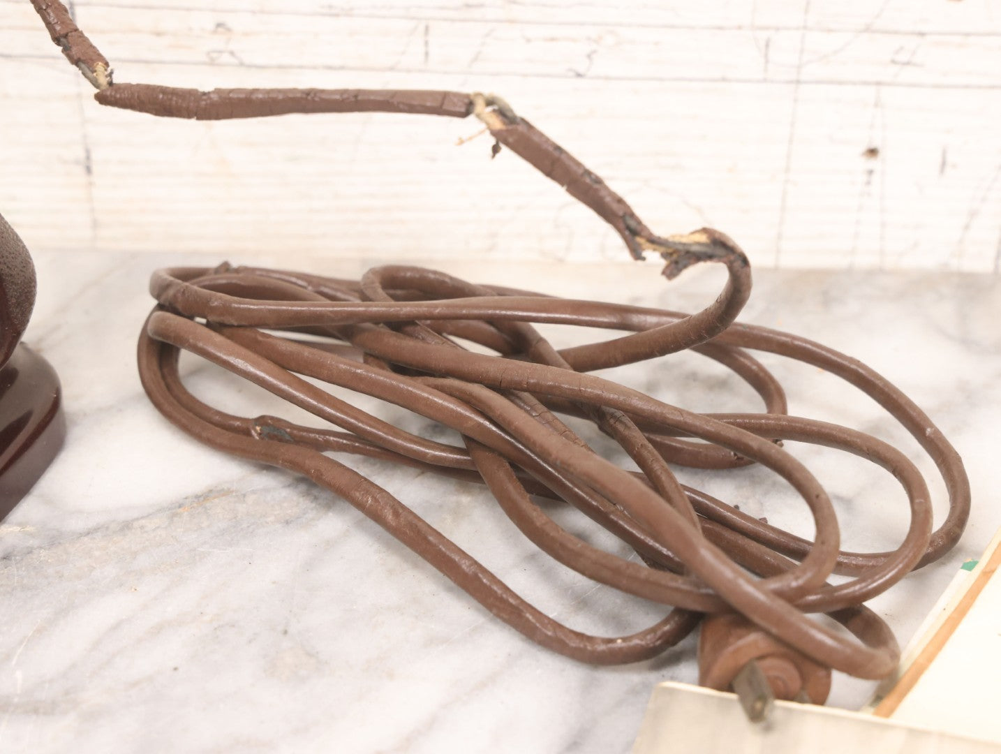 Lot 065 - Vintage Life Lite Model A Ultra-Violet Home Lamp “Quack Medicine” Kit In Carrying Case, Bakelite Construction, Ultra-Violet Home Products Inc., Los Angeles, California, With Ephemera And Manuals, Circa 1930s