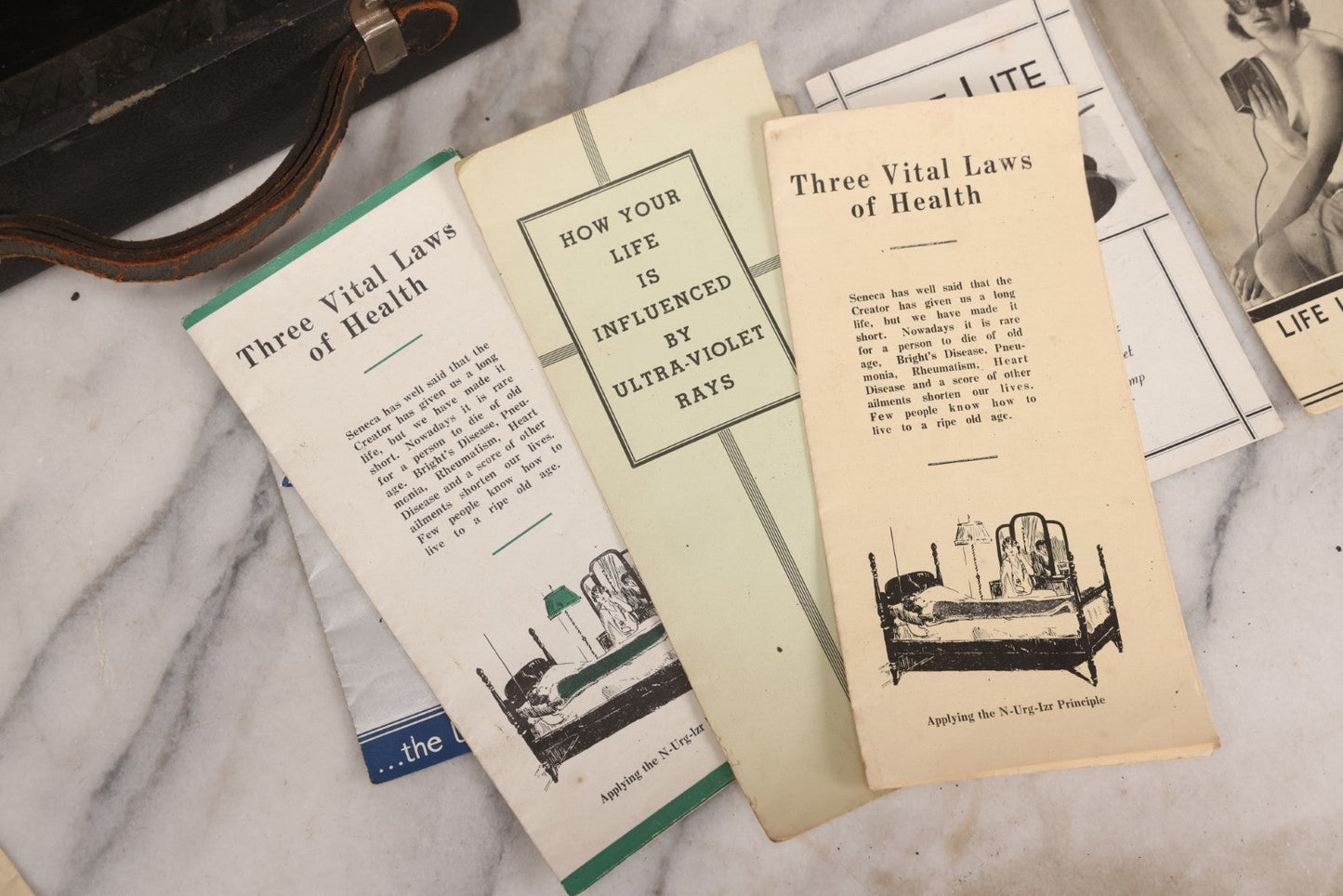 Lot 065 - Vintage Life Lite Model A Ultra-Violet Home Lamp “Quack Medicine” Kit In Carrying Case, Bakelite Construction, Ultra-Violet Home Products Inc., Los Angeles, California, With Ephemera And Manuals, Circa 1930s