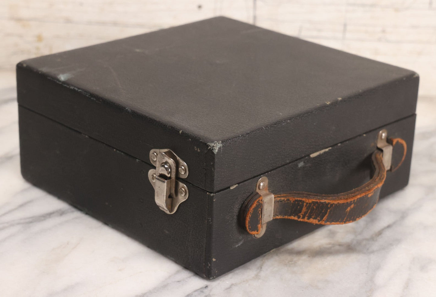 Lot 065 - Vintage Life Lite Model A Ultra-Violet Home Lamp “Quack Medicine” Kit In Carrying Case, Bakelite Construction, Ultra-Violet Home Products Inc., Los Angeles, California, With Ephemera And Manuals, Circa 1930s