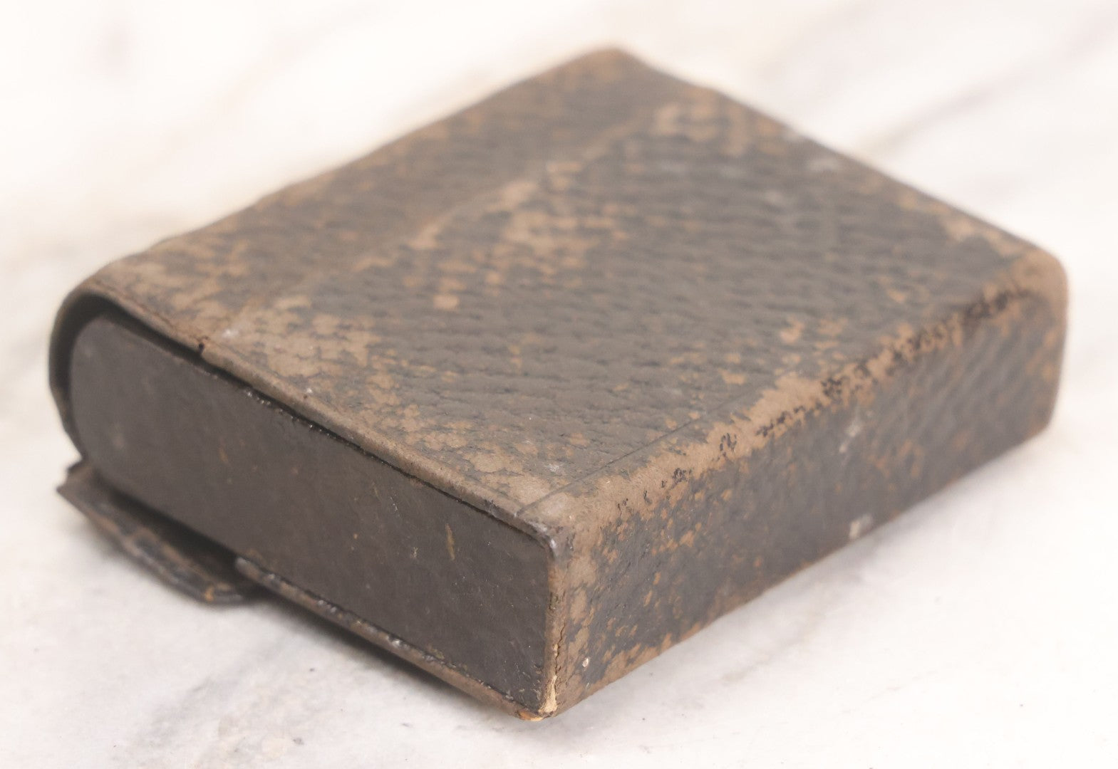 Lot 067 - Antique Pocket Apothecary / Homeopathic Vial Set With Four Glass Vials In Leatherette Case, Metal Screw Caps, Handwritten Labels