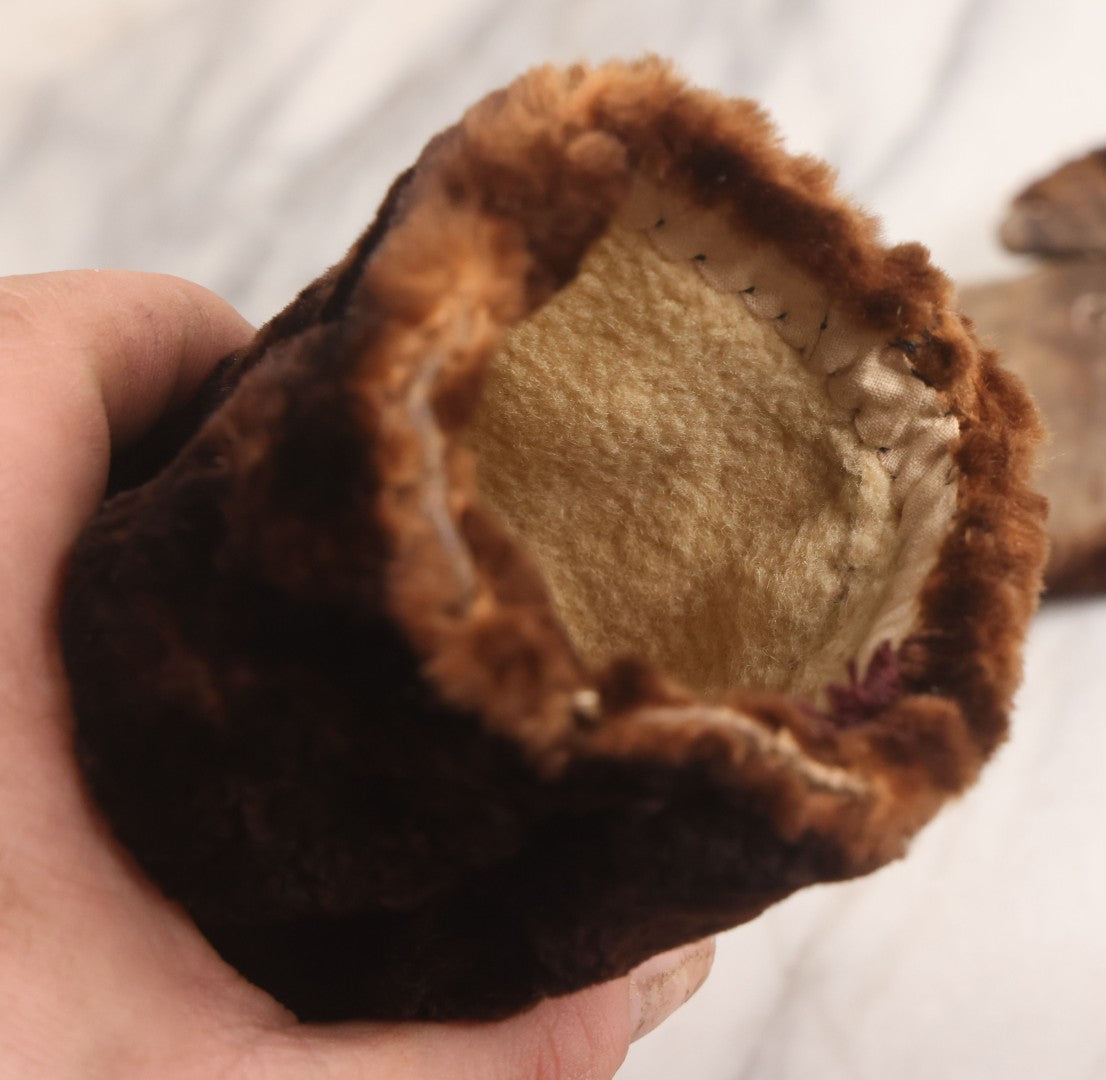 Lot 102 - Pair Of Antique Leather And Fur Mittens