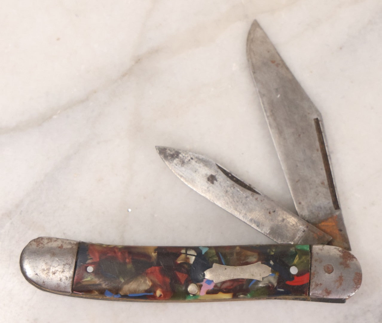 Lot 154 - Grouping Of 18 Vintage Pocket Knives Including American Bulb Co. Advertising Knife