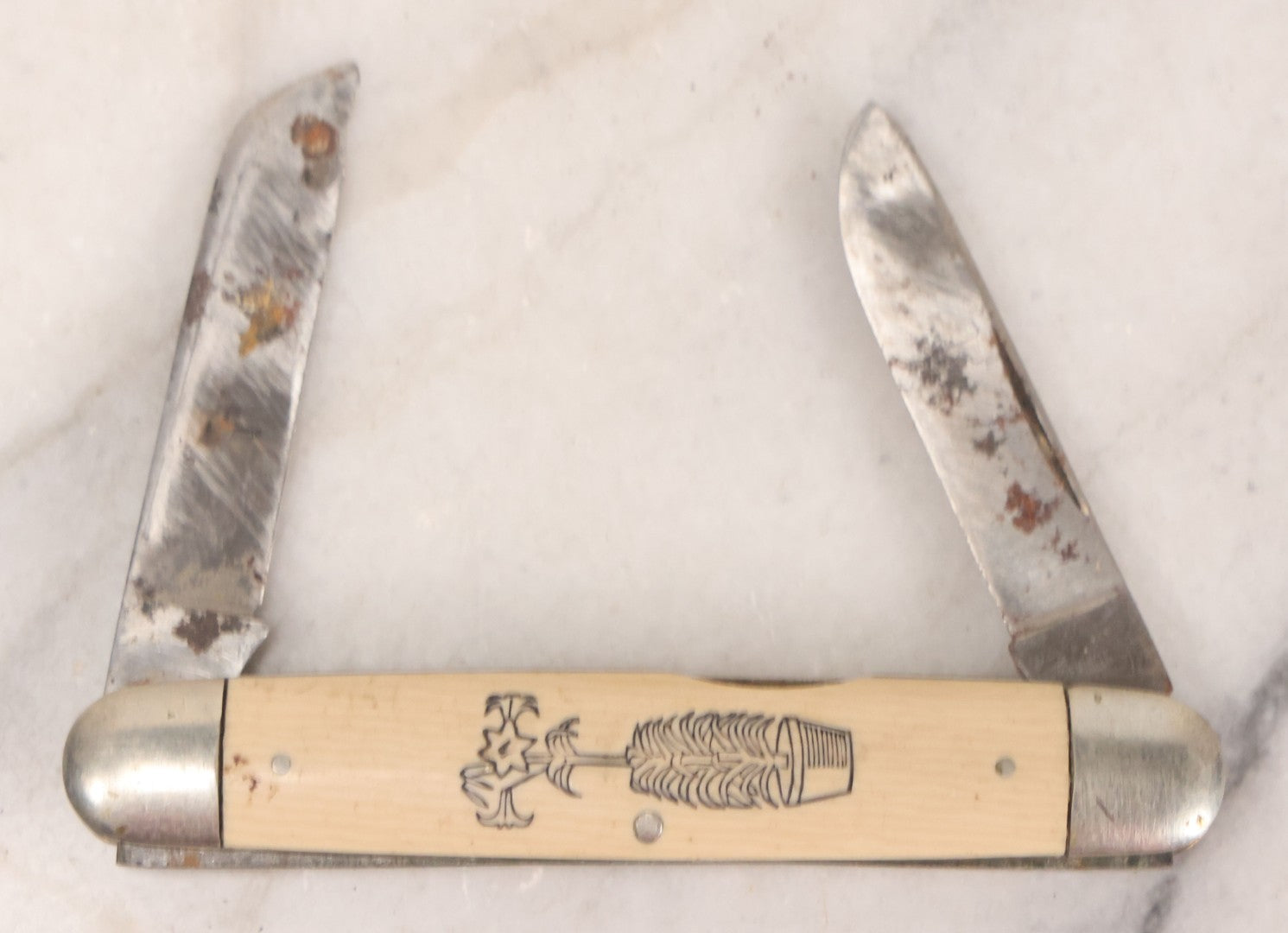 Lot 154 - Grouping Of 18 Vintage Pocket Knives Including American Bulb Co. Advertising Knife