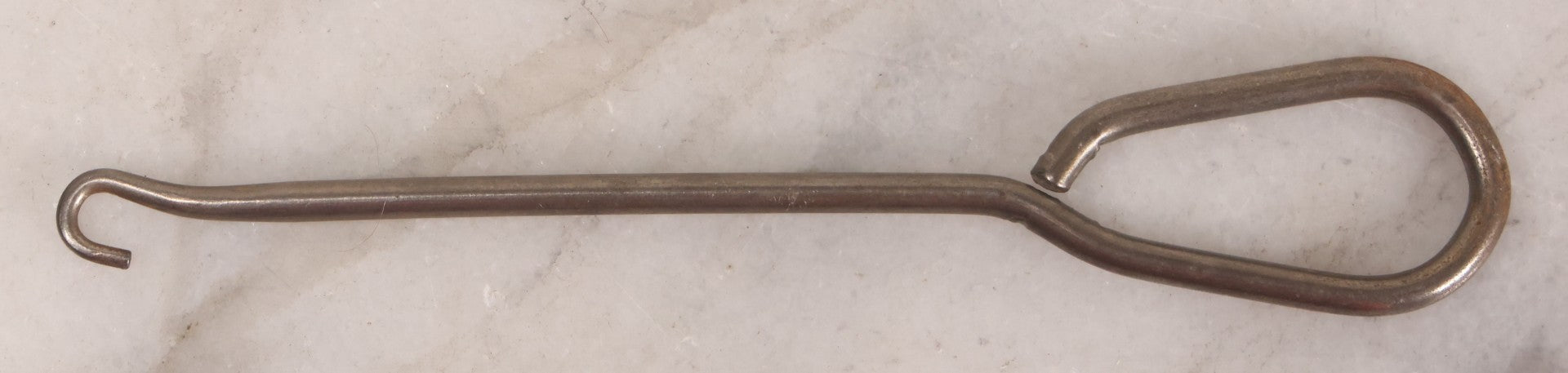 Lot 158 - Grouping Of 16 Antique And Vintage Buttonhooks In Various Materials Including Sterling Silver, Bone, Celluloid, And Mother-Of-Pearl