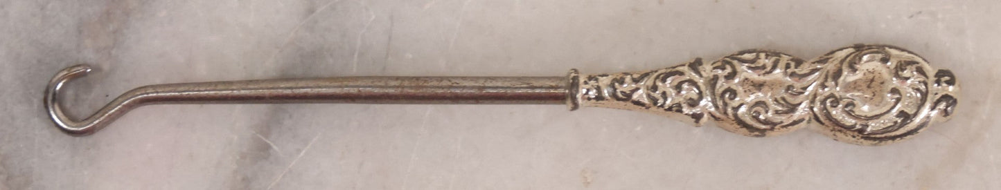 Lot 158 - Grouping Of 16 Antique And Vintage Buttonhooks In Various Materials Including Sterling Silver, Bone, Celluloid, And Mother-Of-Pearl