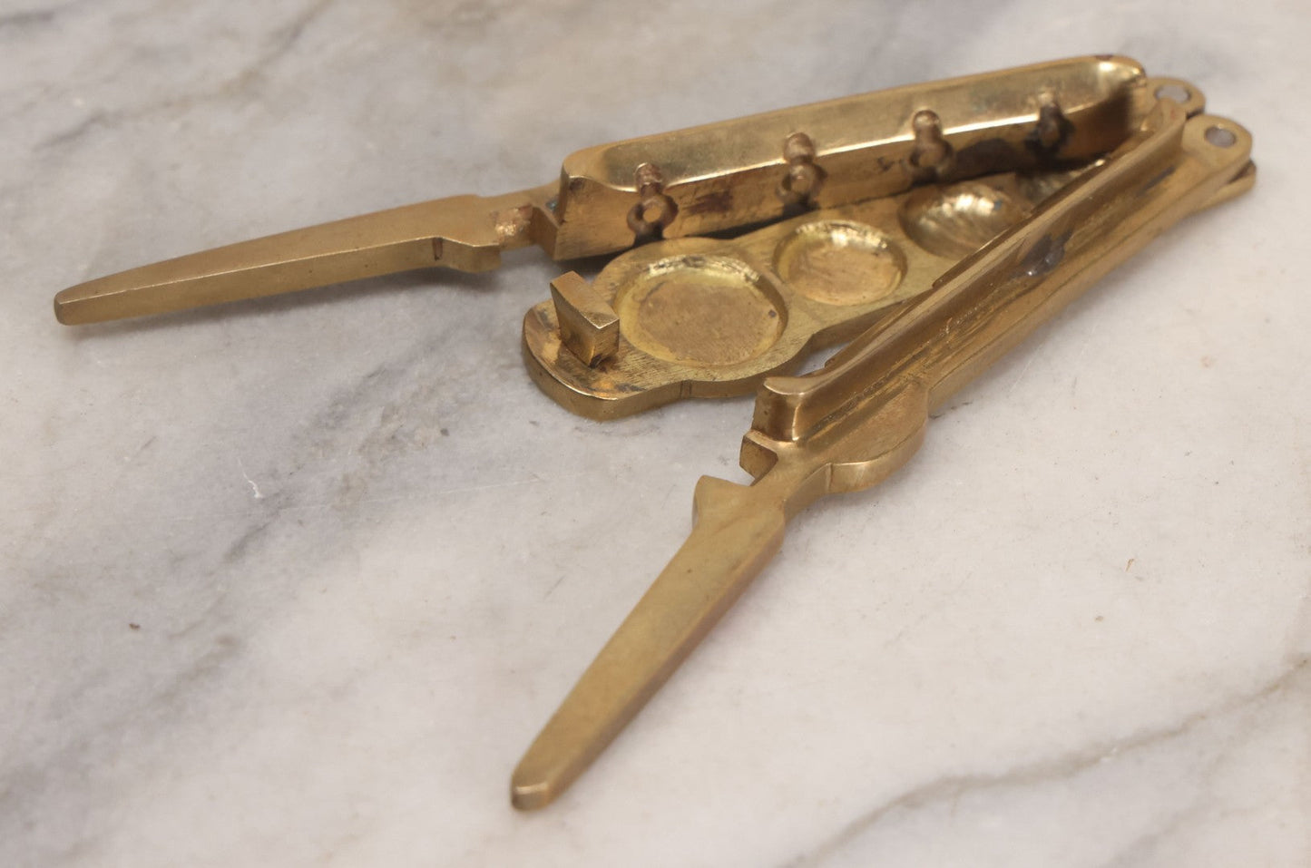 Lot 166 - Modern Replica Brass Button Mold