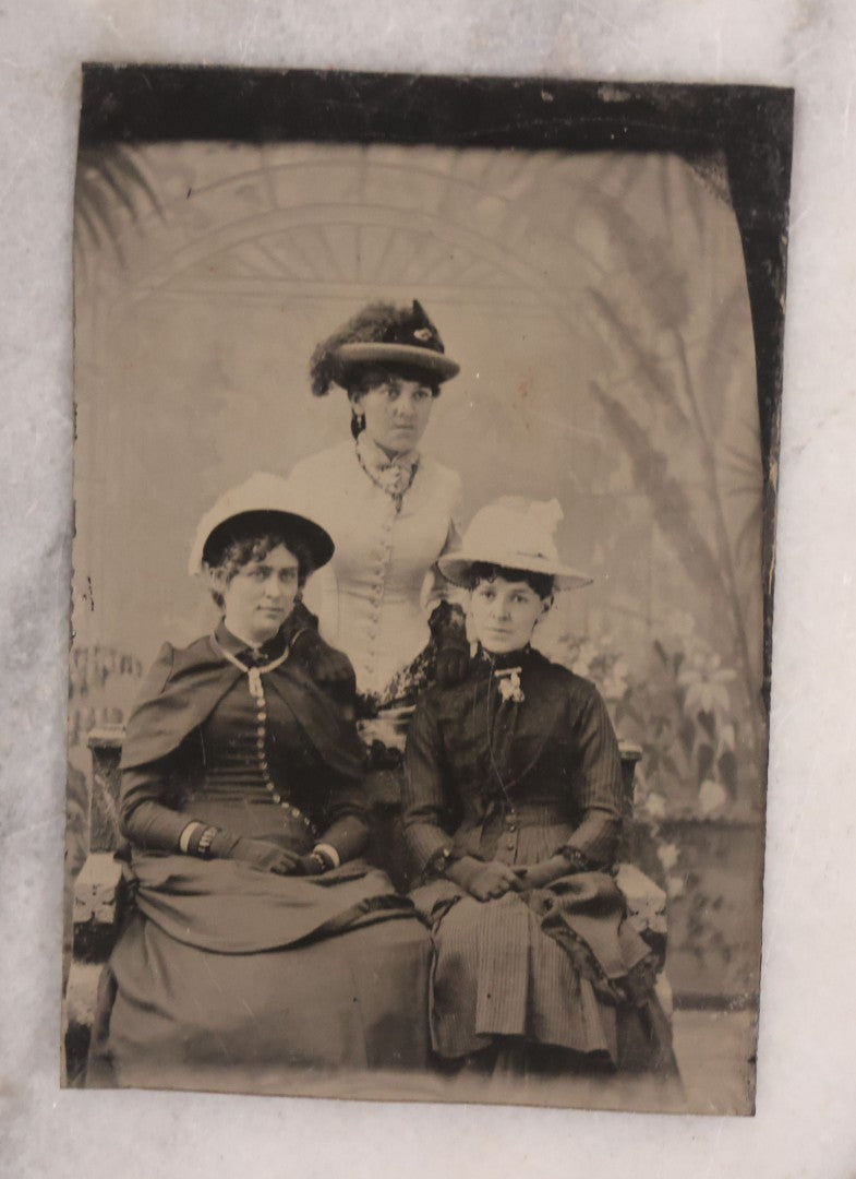 Lot 169 - Grouping Of 18 Antique Tintype Photographs Including Larger Size Plates, Featuring Men, Women, And Children