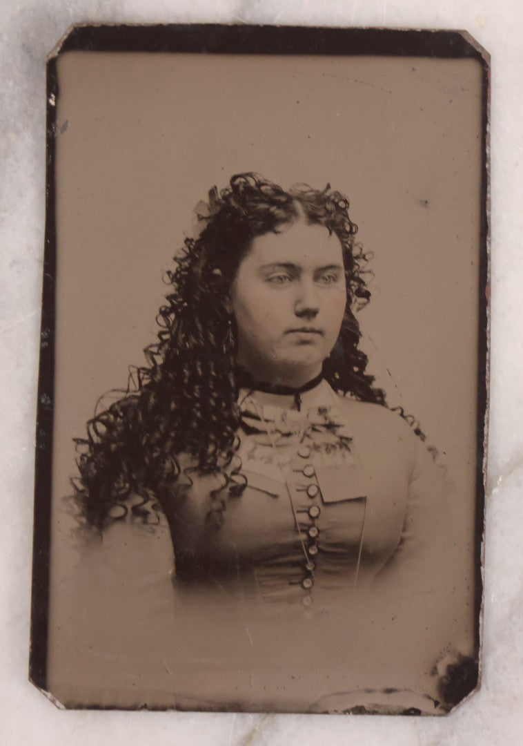 Lot 169 - Grouping Of 18 Antique Tintype Photographs Including Larger Size Plates, Featuring Men, Women, And Children