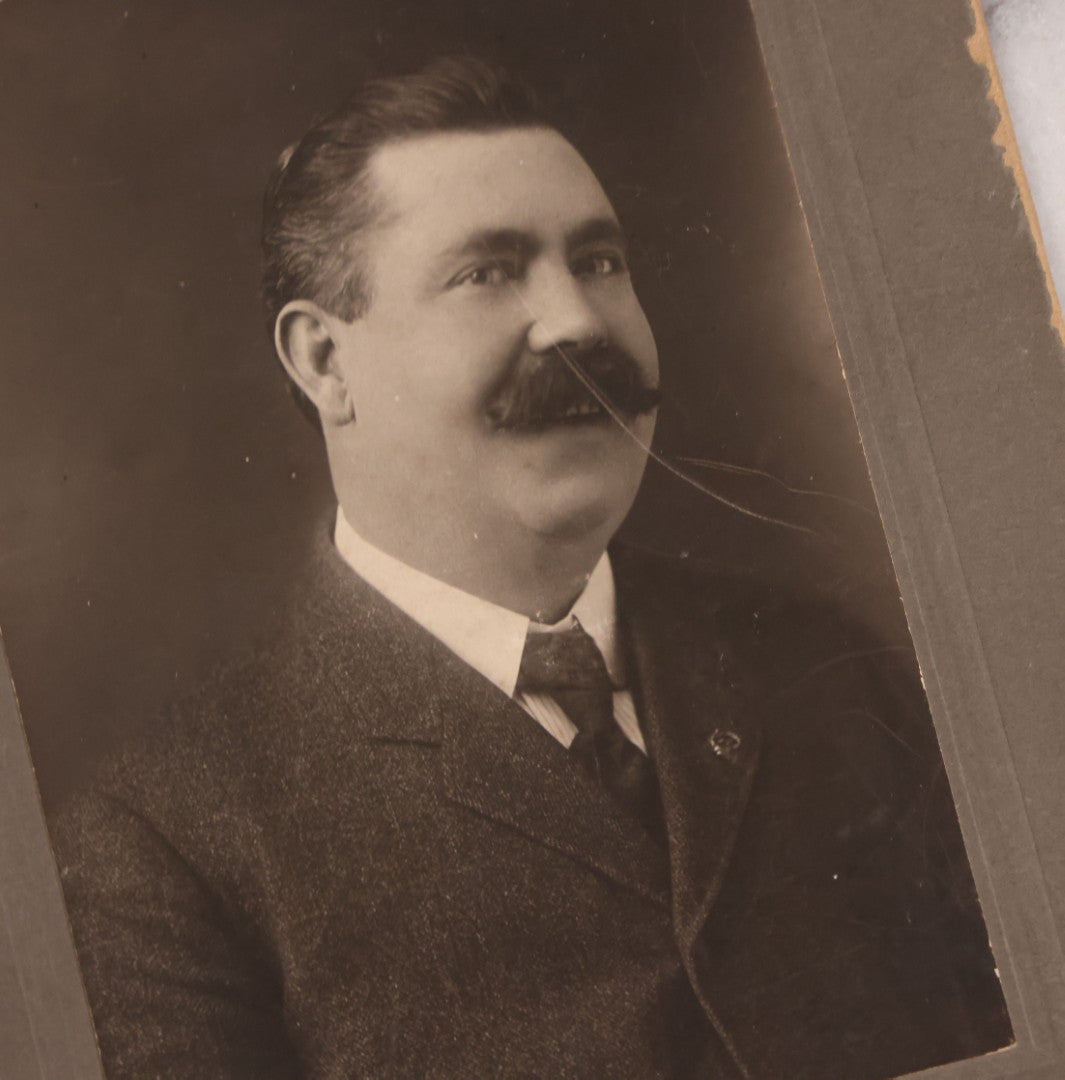 Lot 178 - Antique Board-Mounted Photograph Of William Washington Cole, Part Owner Of Barnum & Bailey Circus And Cole Bros Circus, Photographed By Emory, Omaha, Nebraska, Identified By Period Handwritten Note On Verso In Ink