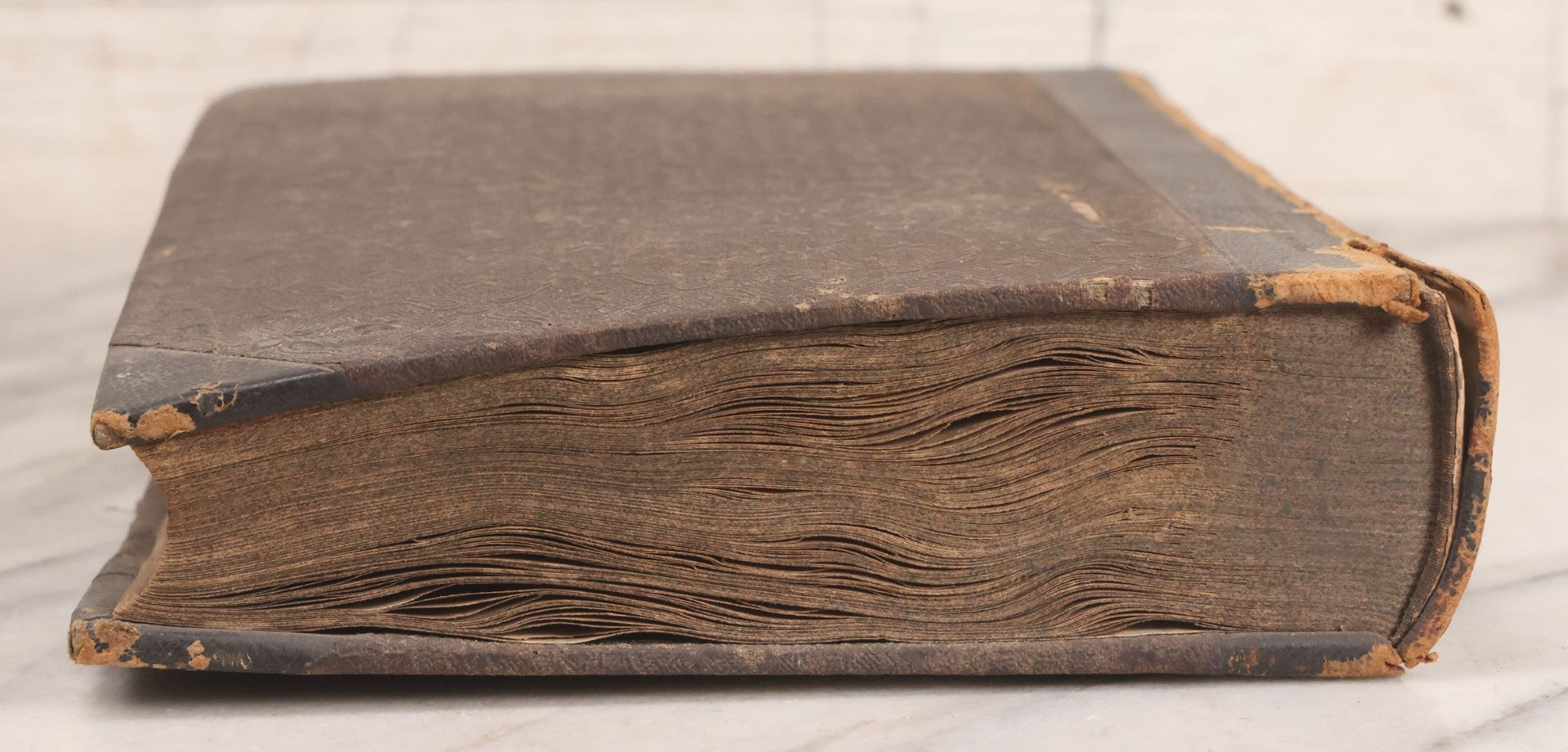 Lot 239 - "Wesleyan Portraits" Antique Bound Volume Of Pasted-In Engraved Reverend Portraits, Including Rev. Jeremiah Burnett, With Marbled Endpapers And Bookplate For Katie C. Mullikin, Volume II