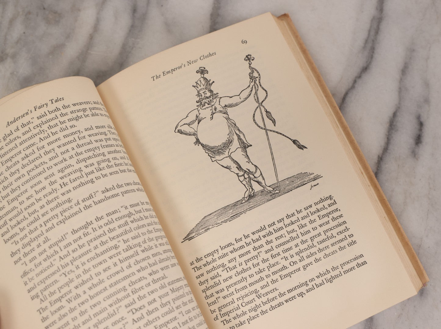 Lot 243 - "Hans Christian Andersen's Fairy Tales" Vintage Children's Book By Hans Christian Andersen, Illustrated By Jean O'Neill, Introduction By May Lamberton Becker, Published By The World Publishing Company, Cleveland And New York, 1946