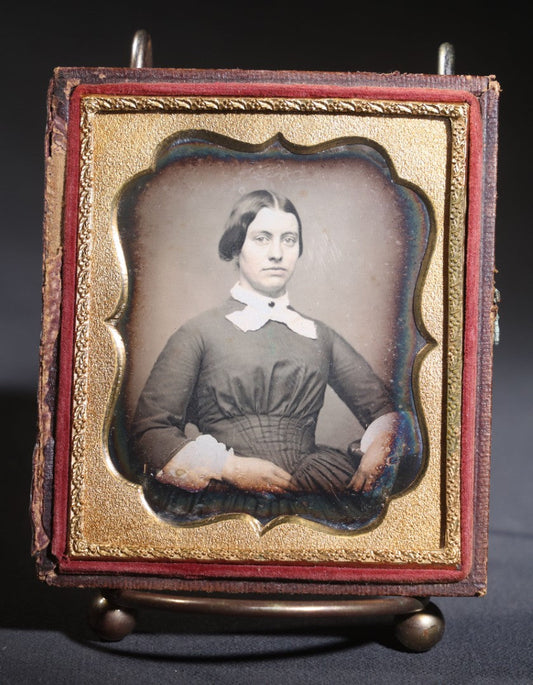 Lot 111 - Antique 1/6th Plate Daguerreotype Photograph In Half Leatherette Union Case, Young Woman In Dark Dress With White Collar And Brooch