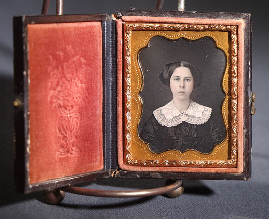 Lot 114 - Antique 1/9th Plate Daguerreotype Photograph, Full Intact Leatherette Union Case, Young Woman In Lace Collar And Dark Dress, Scroll And Medallion Design