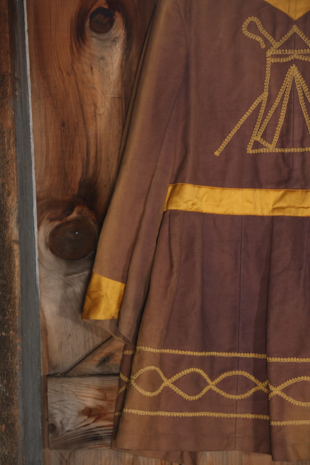 Antique Fraternal Theatrical "Guard Of Tent" Costume, Medieval Knight, Brown With Yellow Stitching, By The C.E. Ward Company, New London, Ohio, Uniform And Lodge Goods, Button Enclosure On Back