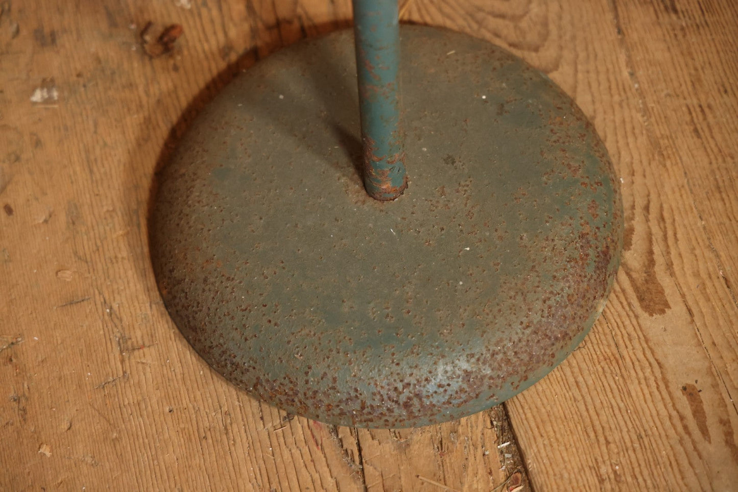 Antique Hendrix Metal Birdcage With Stand In Green Paint