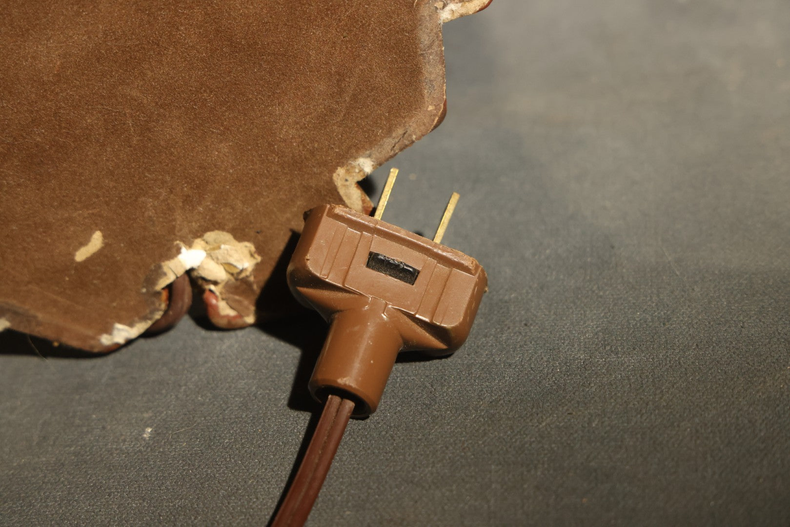 Antique Green Slag Glass Table Lamp with Six-Panel Shade, Ornate Metal Base with Grape and Floral Motifs, Tested and Working