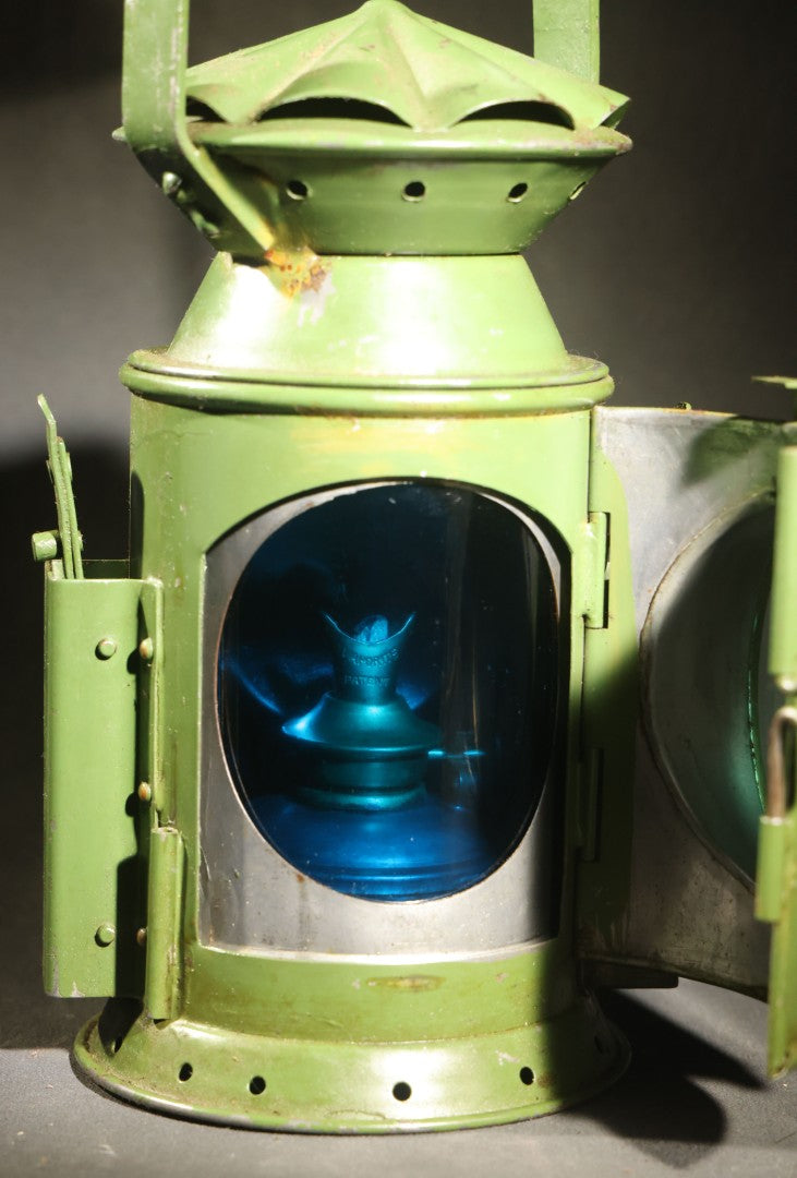 Vintage 1945 Three-Aspect Railway Signal Lamp by Eastgate & Son Limited, Birmingham, England, with Clear, Blue, and Red Lenses and Rotating Mechanism