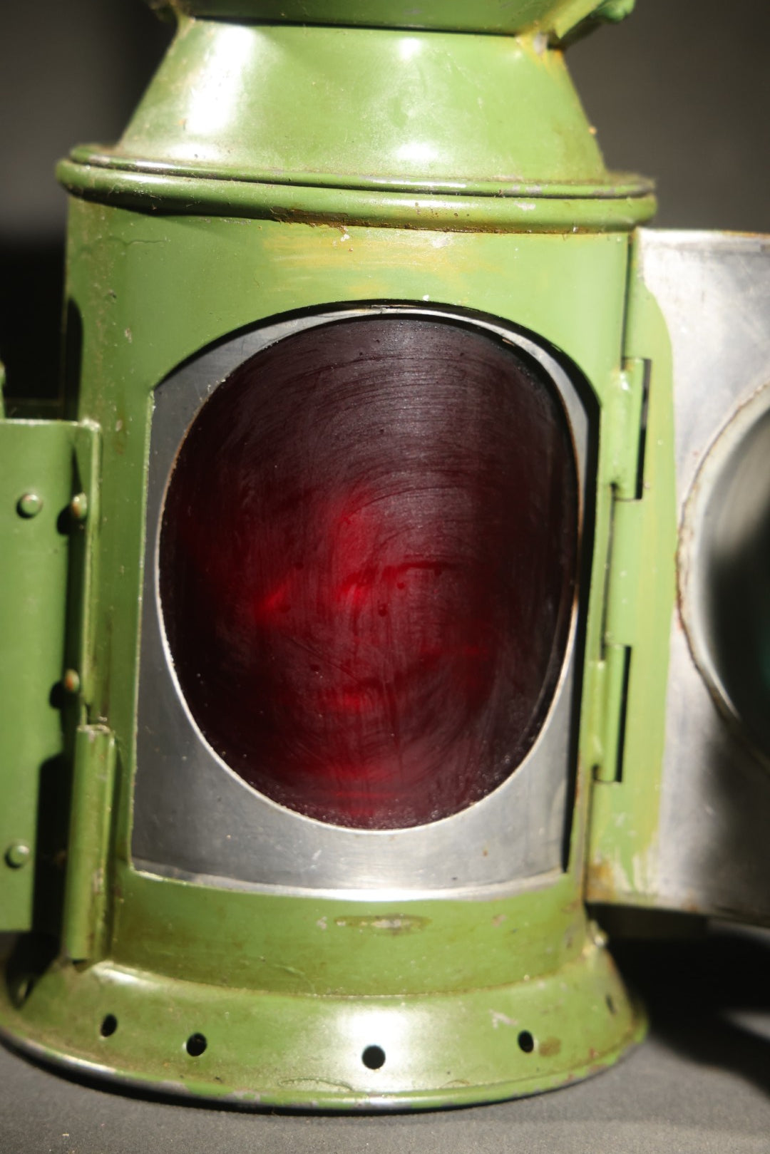Vintage 1945 Three-Aspect Railway Signal Lamp by Eastgate & Son Limited, Birmingham, England, with Clear, Blue, and Red Lenses and Rotating Mechanism