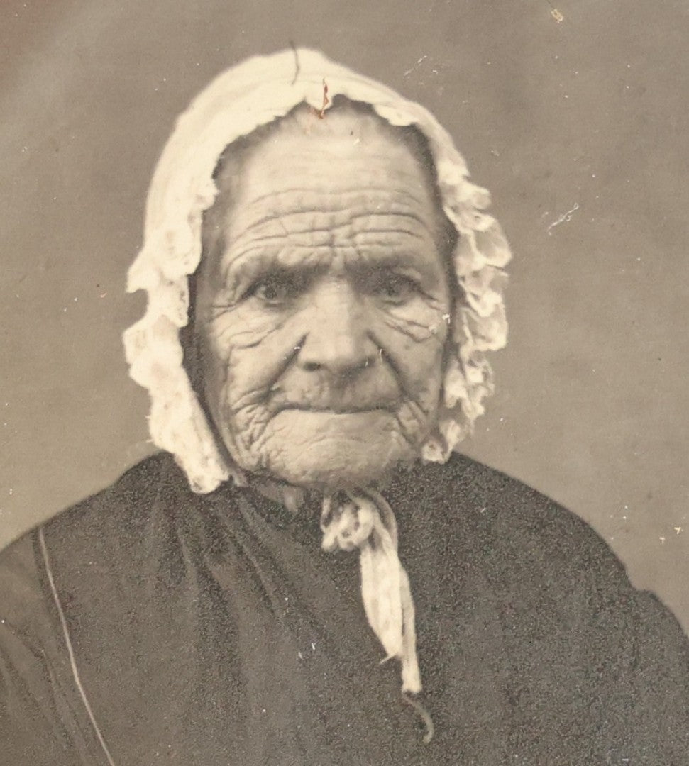 Antique 1/6th Plate Daguerreotype Photograph of an Elderly Woman in a White Bonnet and Dark Dress, Full Intact Leatherette Case
