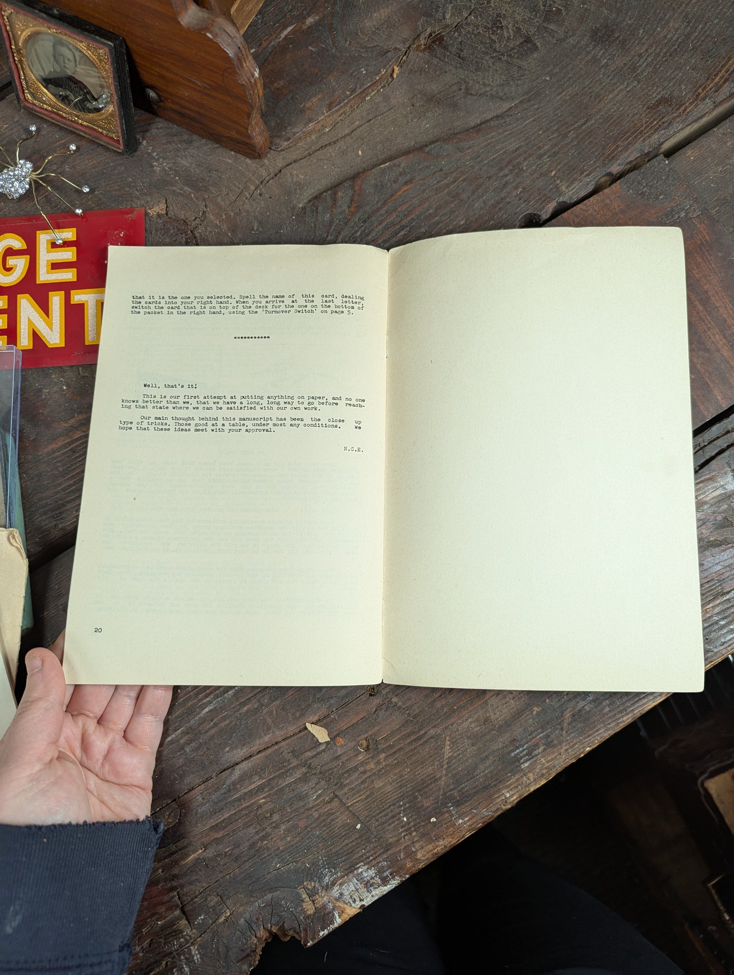 Lot 103 - Grouping Of Vintage Magic Ephemera Including Card Trick Booklets, Sleight Of Hand Booklet, Etc. 8+ Pieces