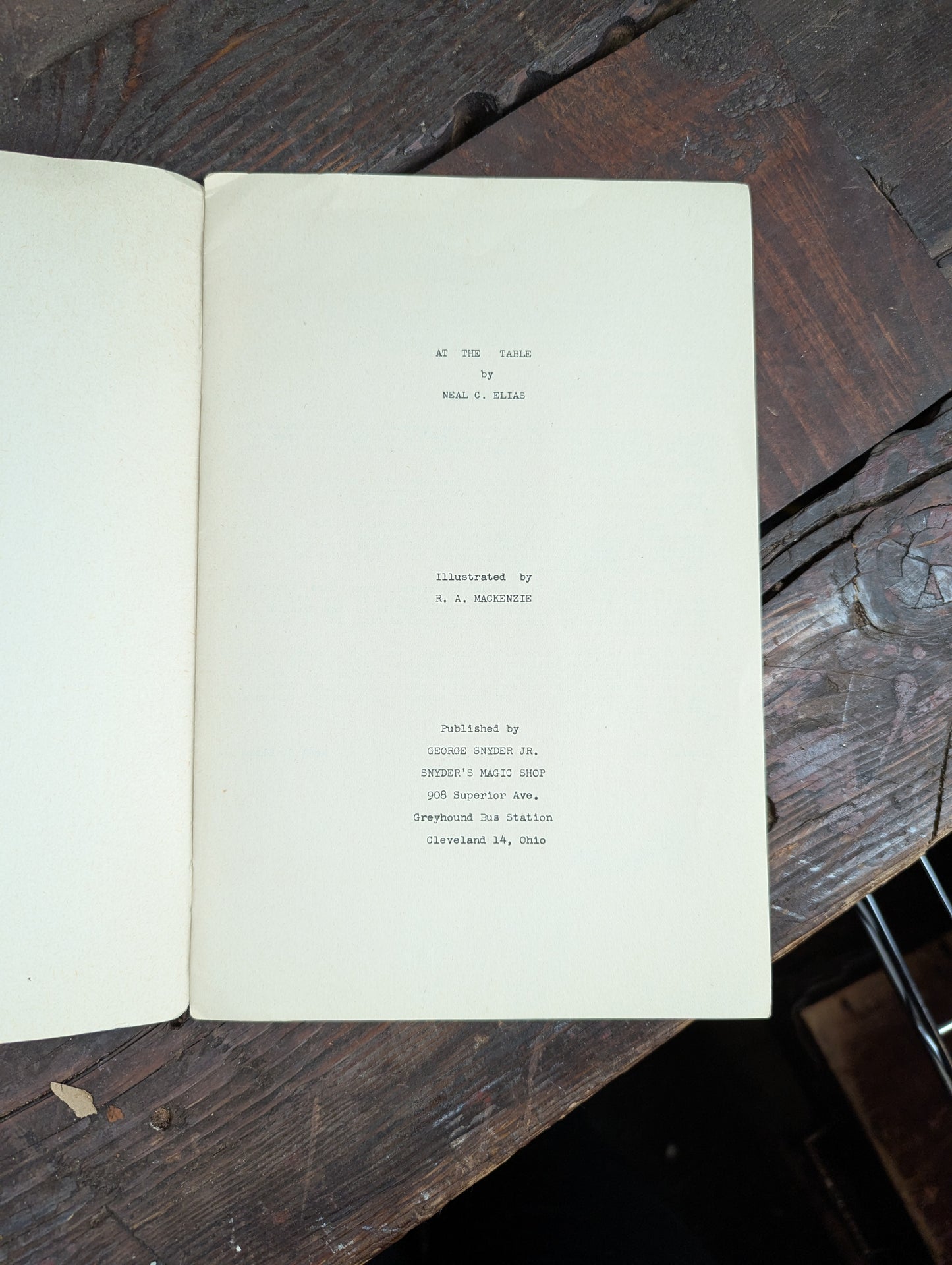 Lot 103 - Grouping Of Vintage Magic Ephemera Including Card Trick Booklets, Sleight Of Hand Booklet, Etc. 8+ Pieces