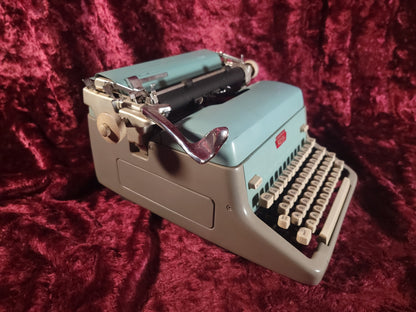 Royal Model FP Manual Desktop Typewriter in Sea Blue Color, 1961