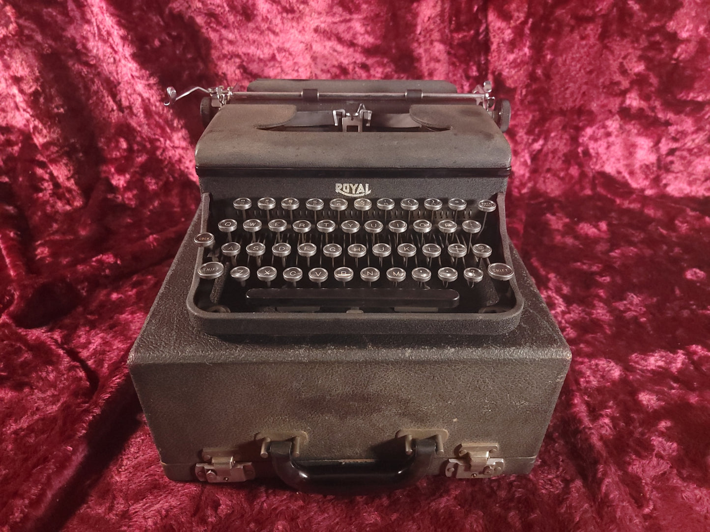 Royal Varsity UB Model Manual Portable Typewriter with Case, 1940