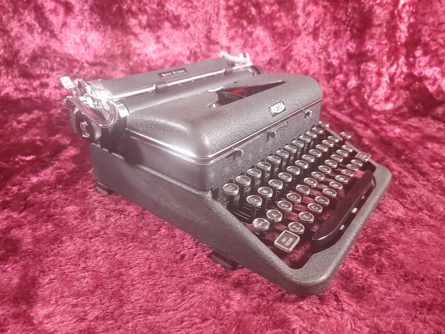 Royal Quiet De Luxe Manual Portable Typewriter with Case, 1943