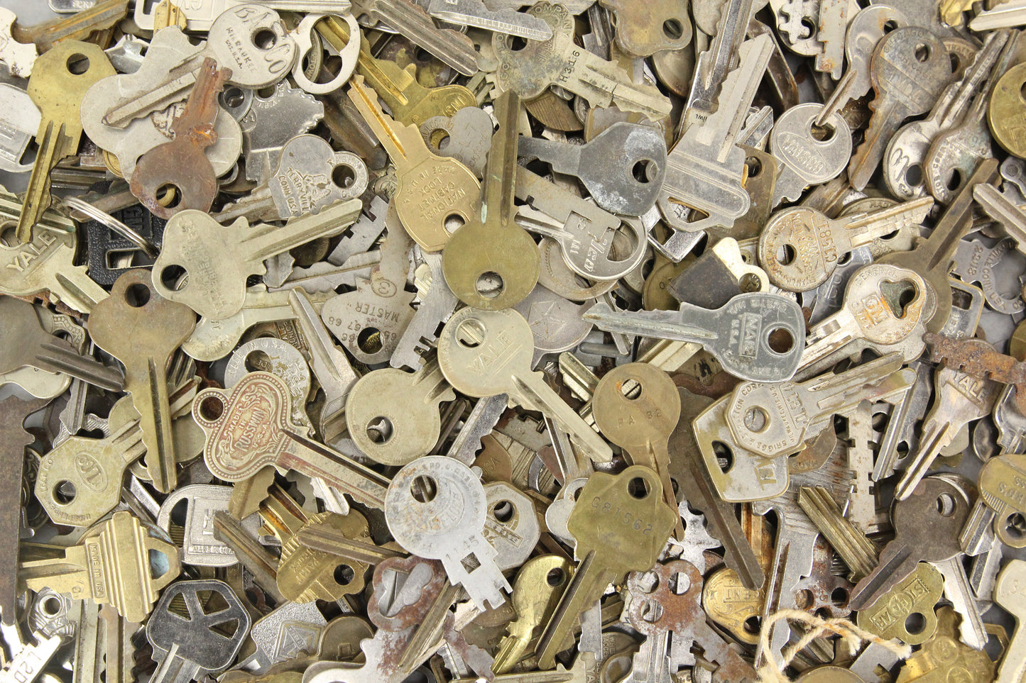Assorted Vintage Flat Keys