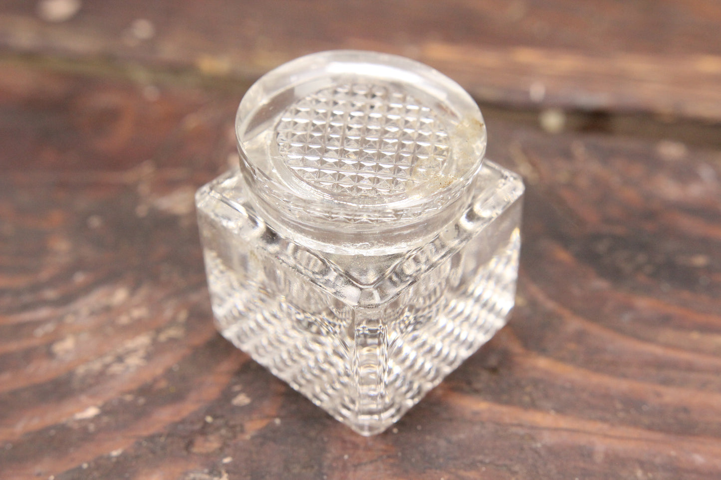 Pyramid Pattern Cubic Beveled Glass Inkwell with Glass Lid
