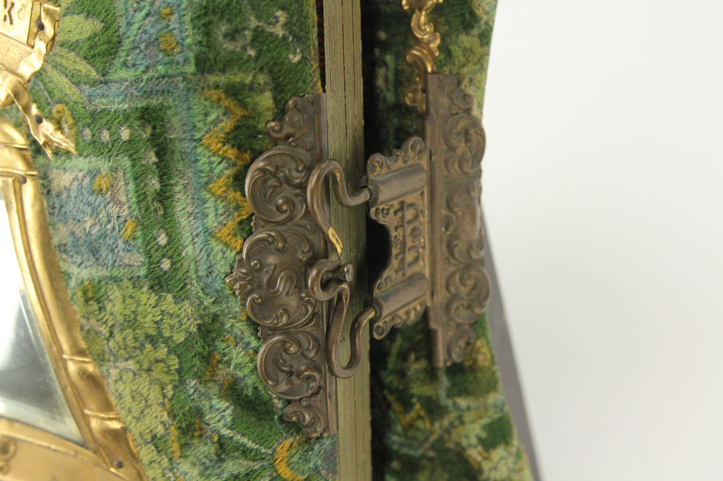 Victorian Liberty Bell Mirrored Green Fabric Covered Cabinet Card Photo Album