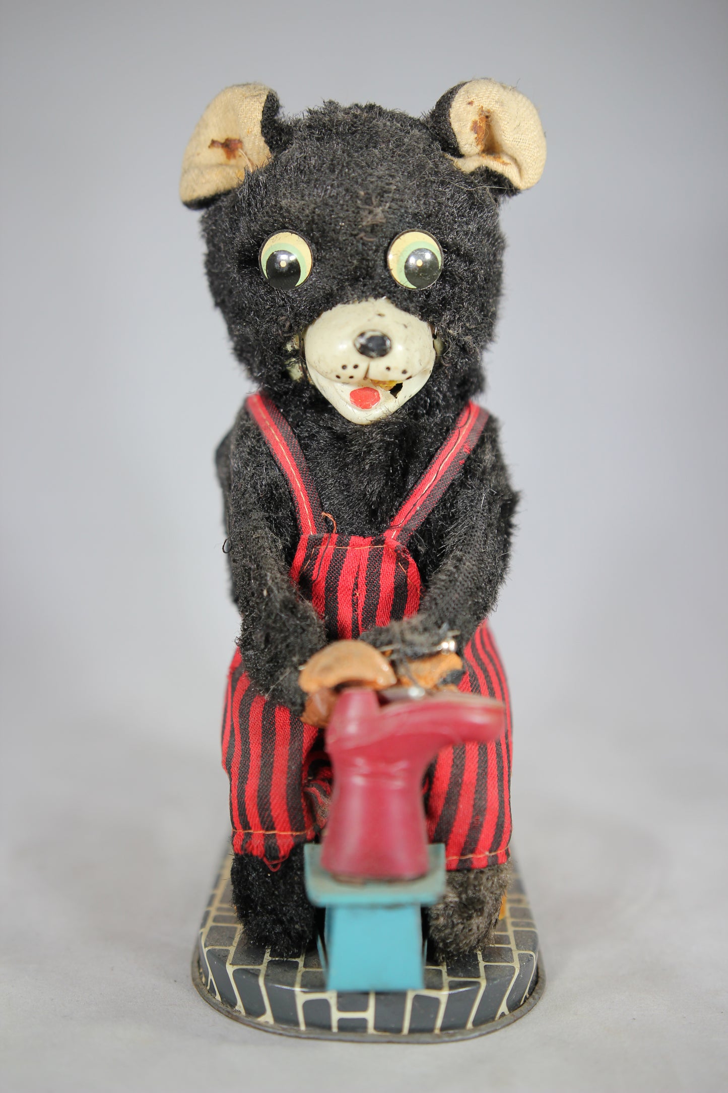 Shoe Making Bear Battery Operated Mechanical Toy