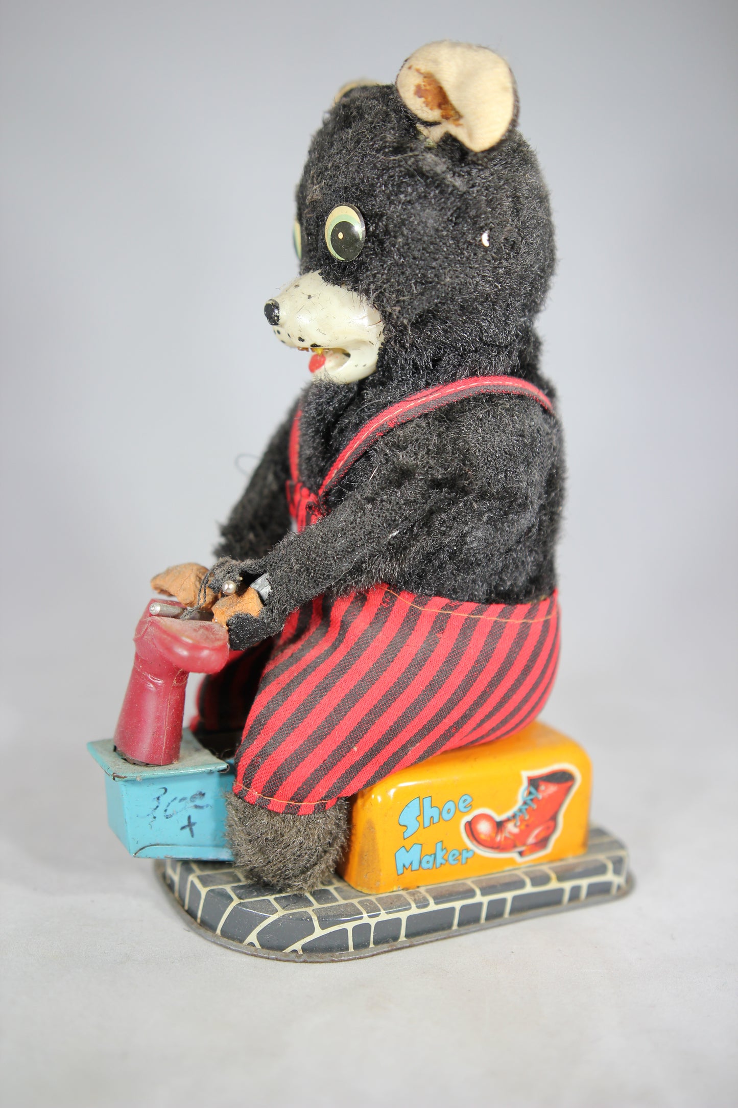 Shoe Making Bear Battery Operated Mechanical Toy