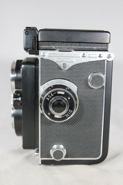Yashica Copal-MXV Medium Format Camera with Leather Case and Light Meter