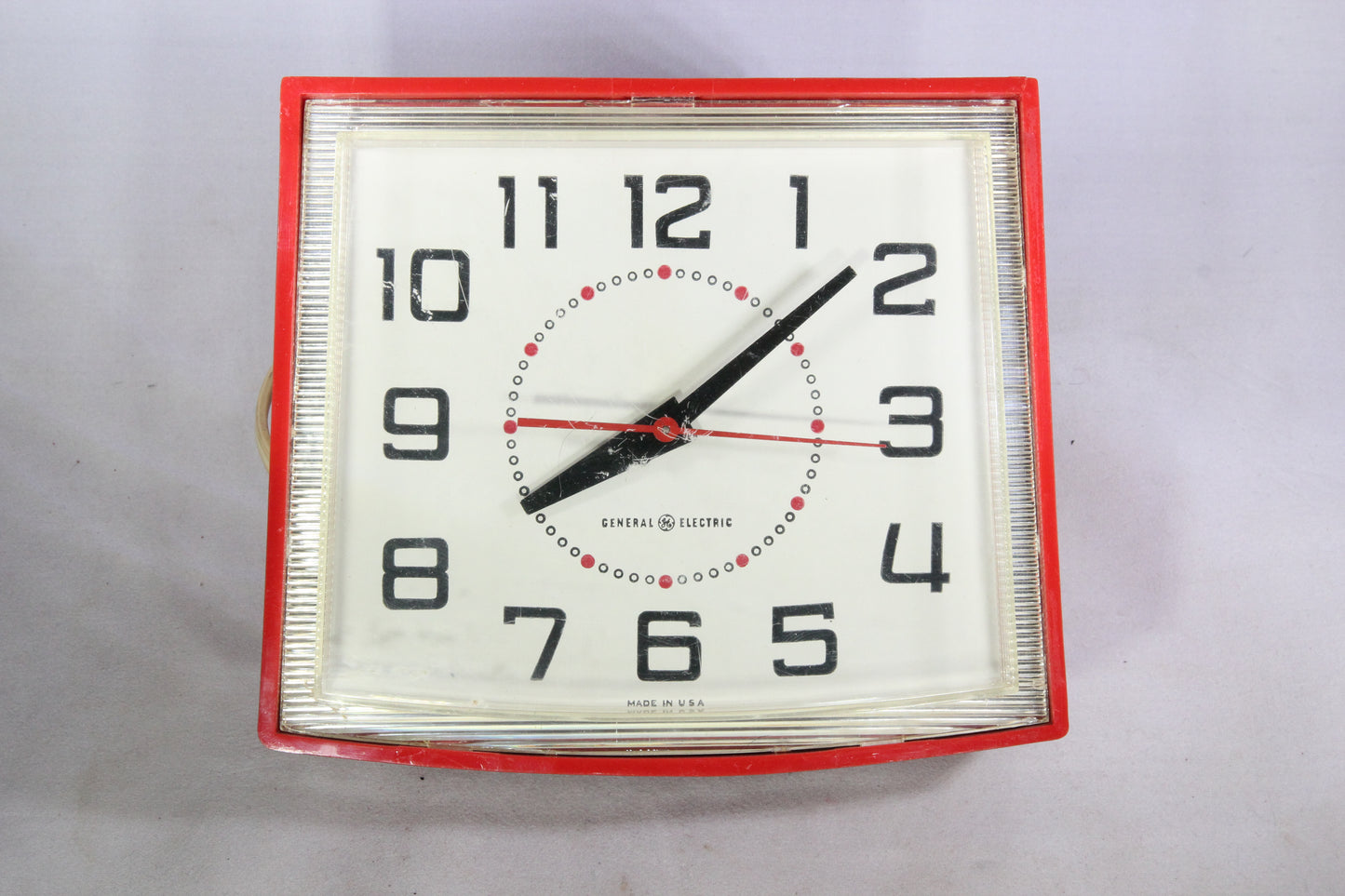 General Electric Model 2H110 Electric Kitchen Wall Clock