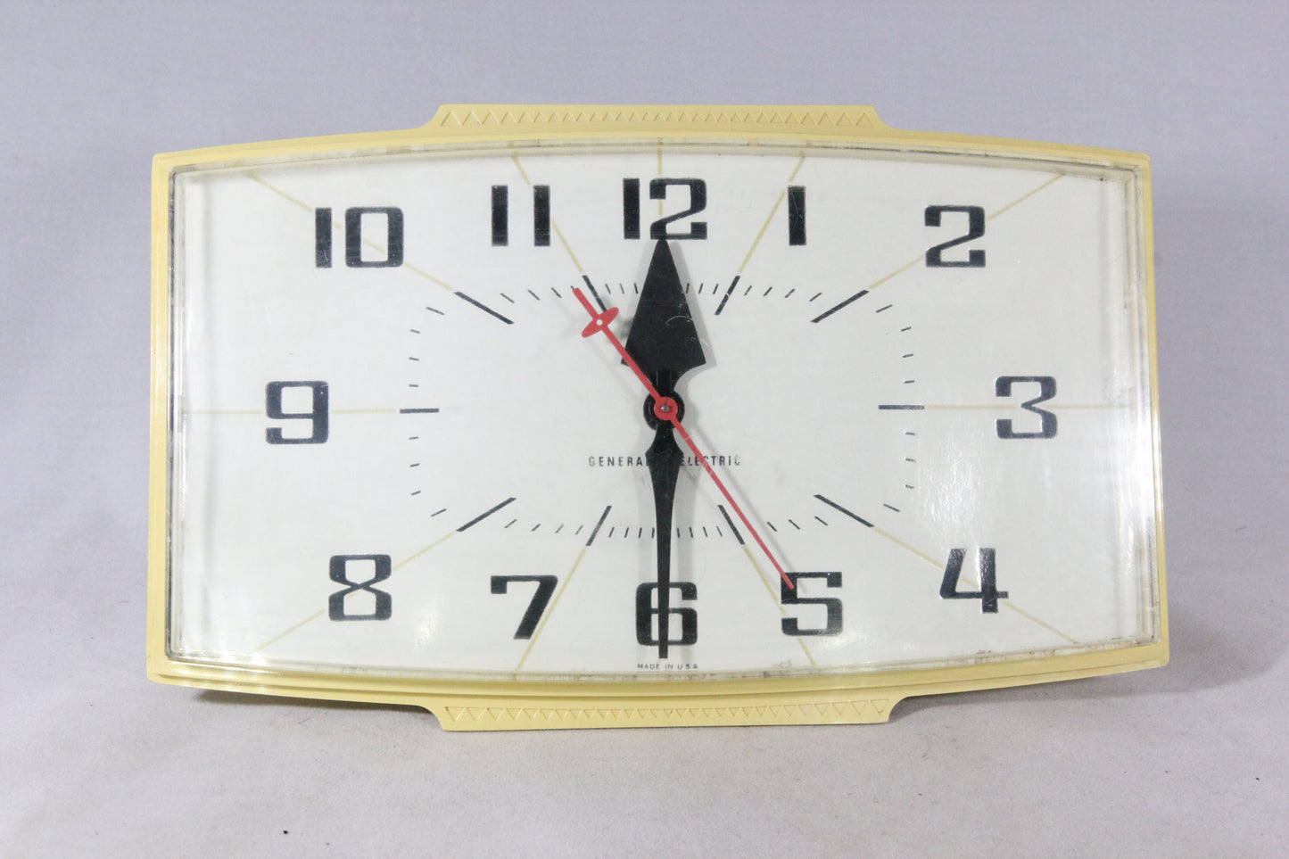 General Electric Model 2153 Electric Kitchen Wall Clock